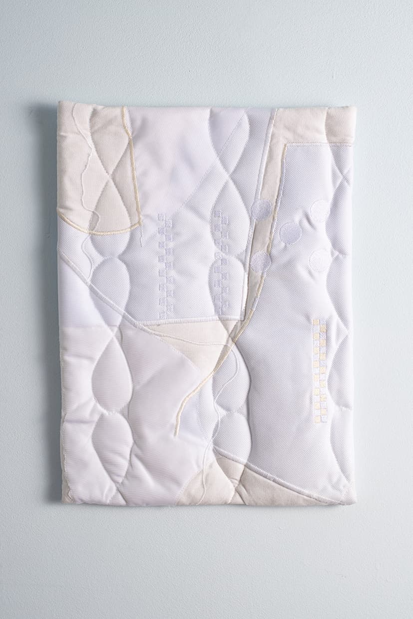 Safrane (white), mixed textile, 31x40cm, Brussels, 2023. Picture by Mélanie Peduzzi
